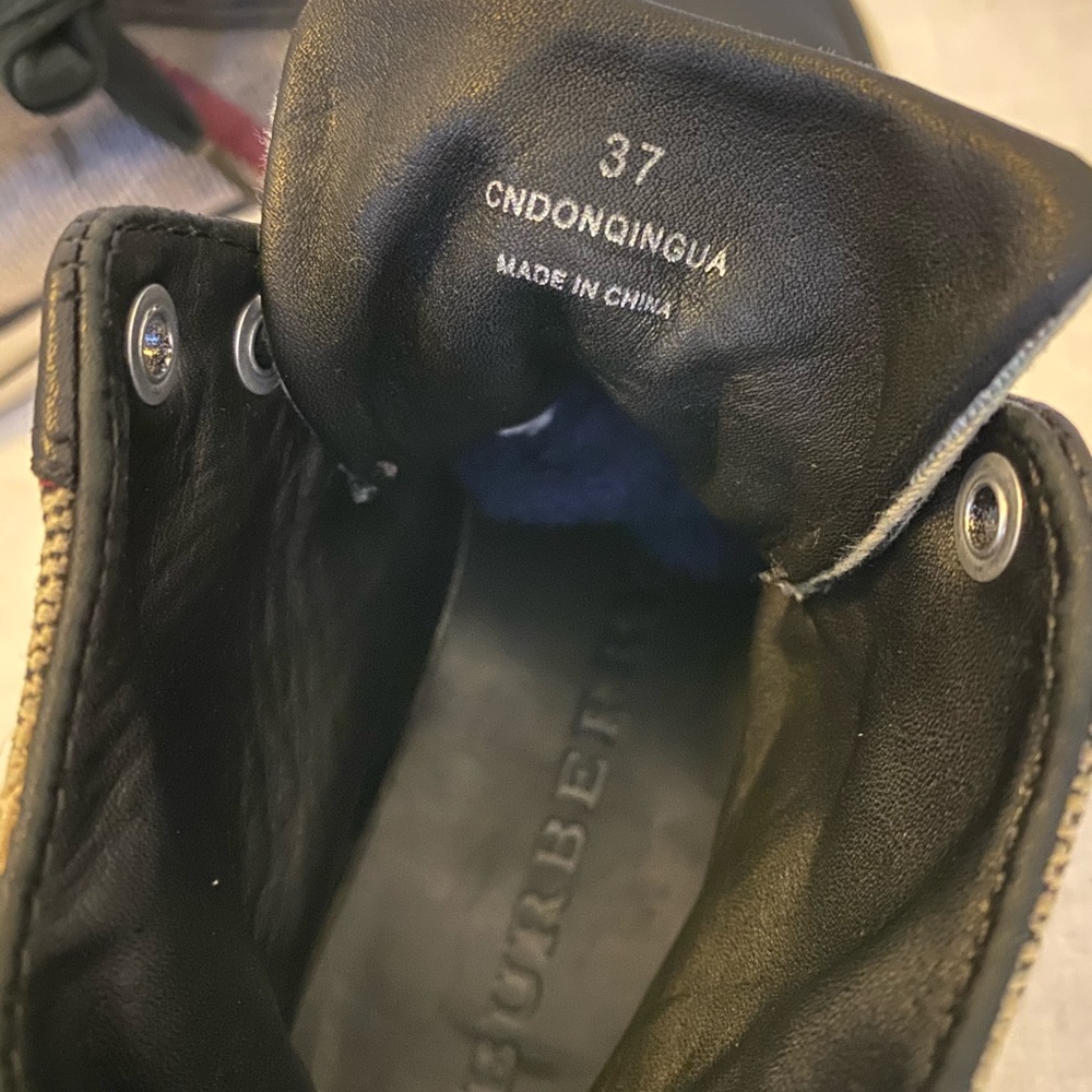 Burberry shoes - Picture 7 of 8
